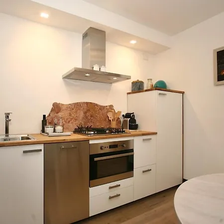 Market Exclusive Apartment *